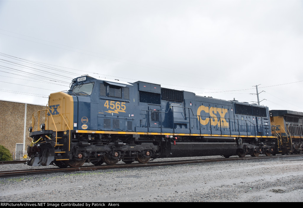 CSX 4565 